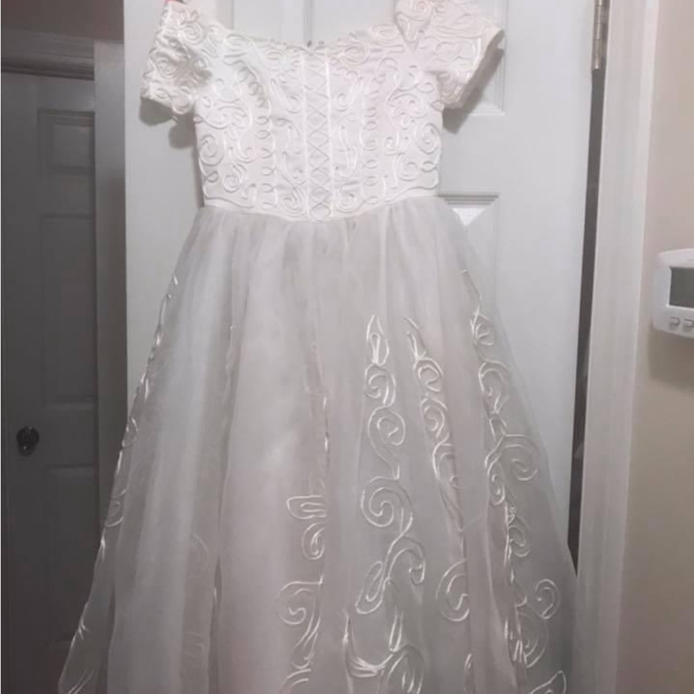 Girls size 8 tea length gown.